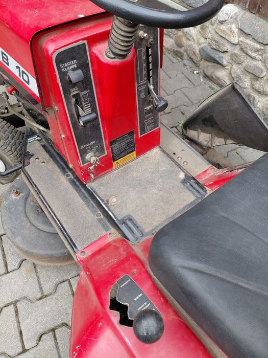 Tractoras de tuns iarba