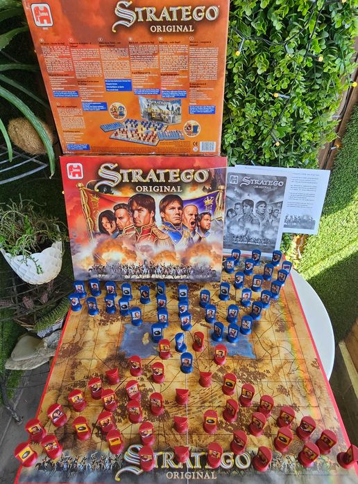 Игра на стратегии. Настолна игра. Stratego.