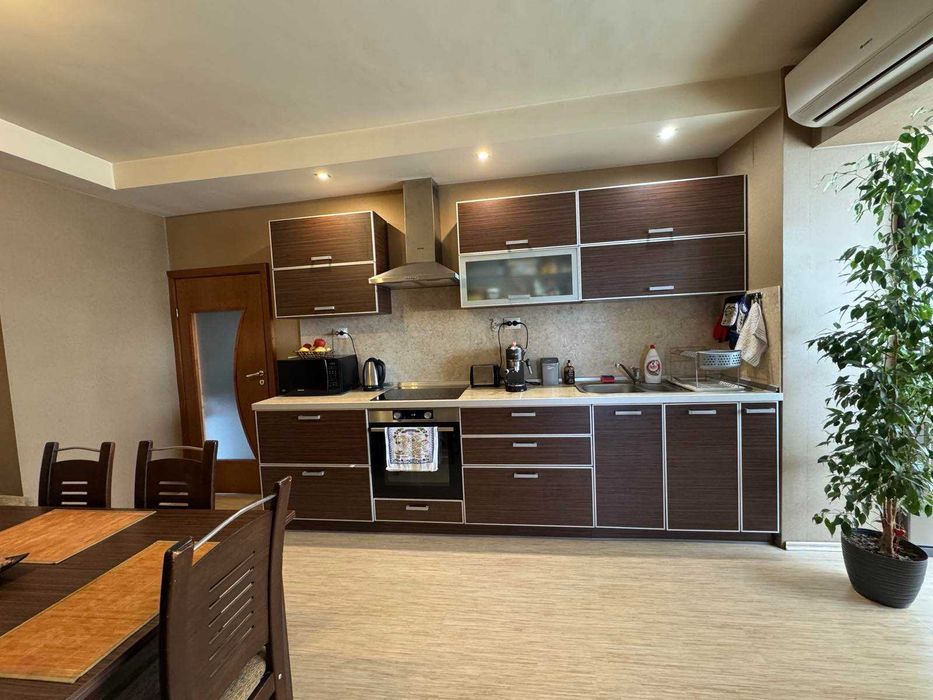 Продава се Тристаен апартамент в Варна, Трошево - 68 кв.м за 2648 €/кв.м - Снимка #2