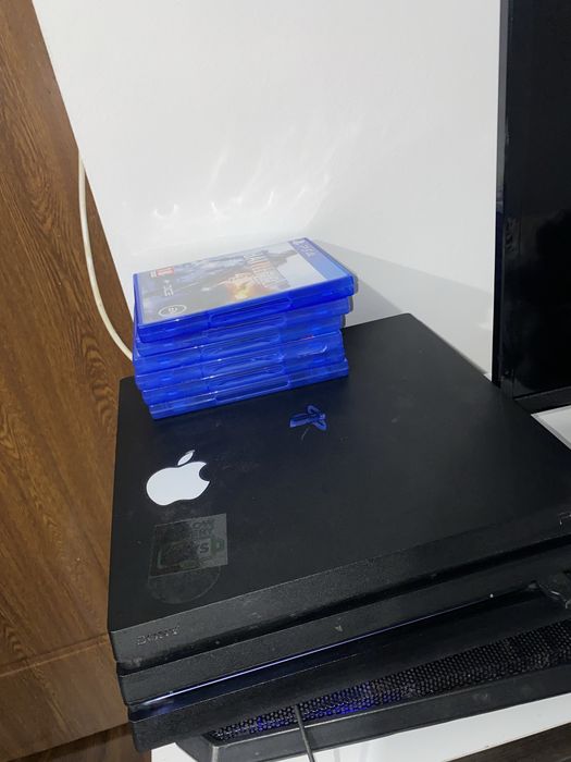 Ps 4 pro aproape impecabil + 3 jocuri