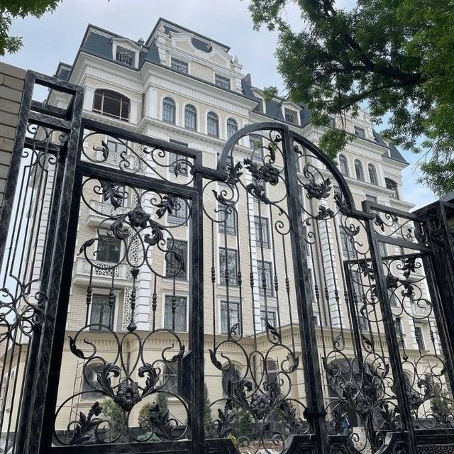 ЖК "Абай". 1 остановка с Ташкент сити. Сдается 3-х комн.