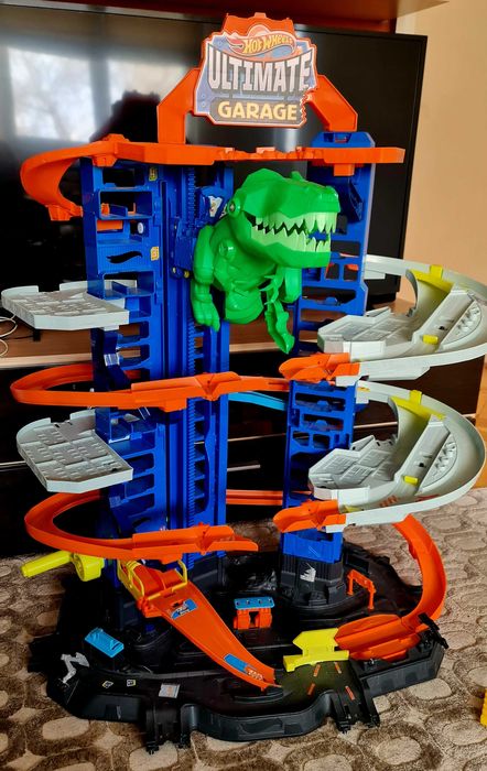 Гараж на Hot Wheels