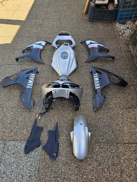 Vând set carene Yamaha R6