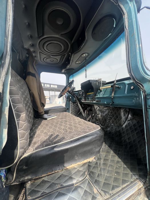 Самасвал зил сотилади.