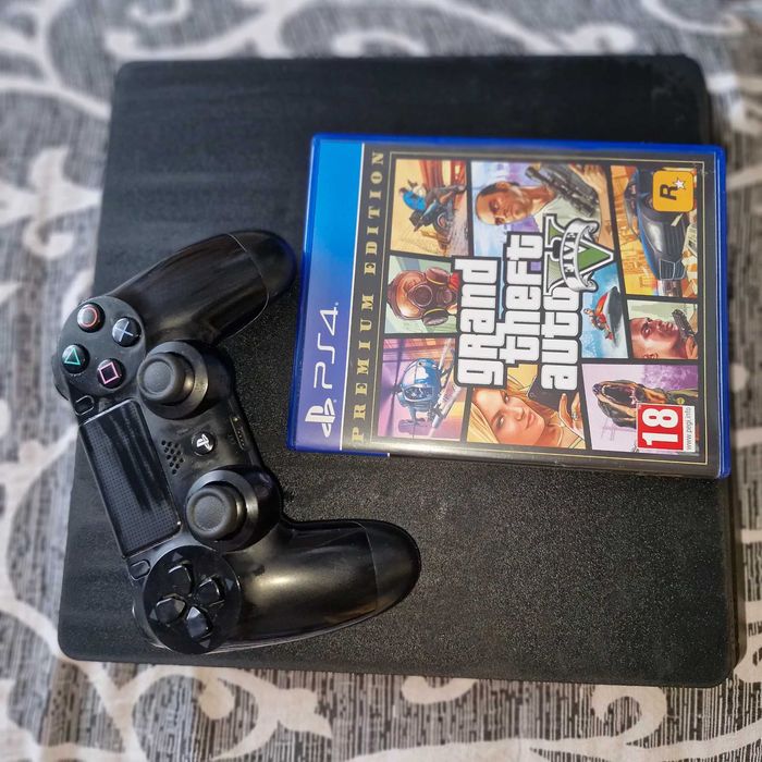 Продавам PLAY STATION  4