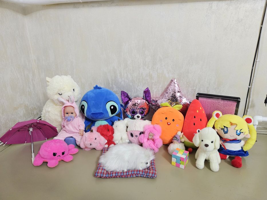 Мягкие игрушки и подушки
