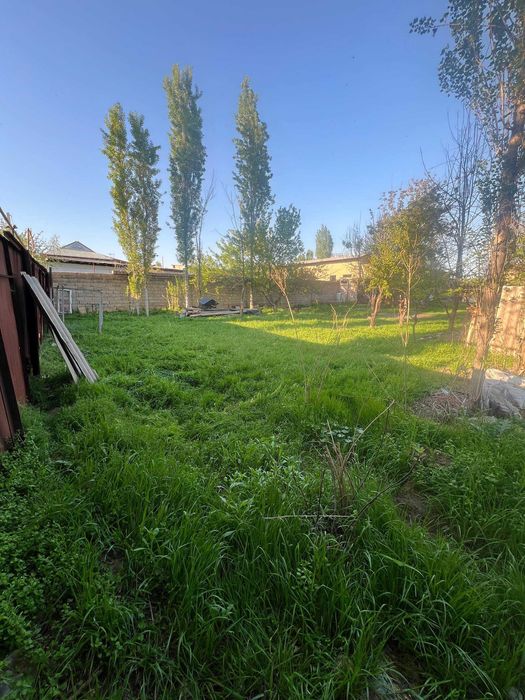 Yer sotiladi ! Zangiota  bozsuv botir maxala 4sotix tekis yer maydoni