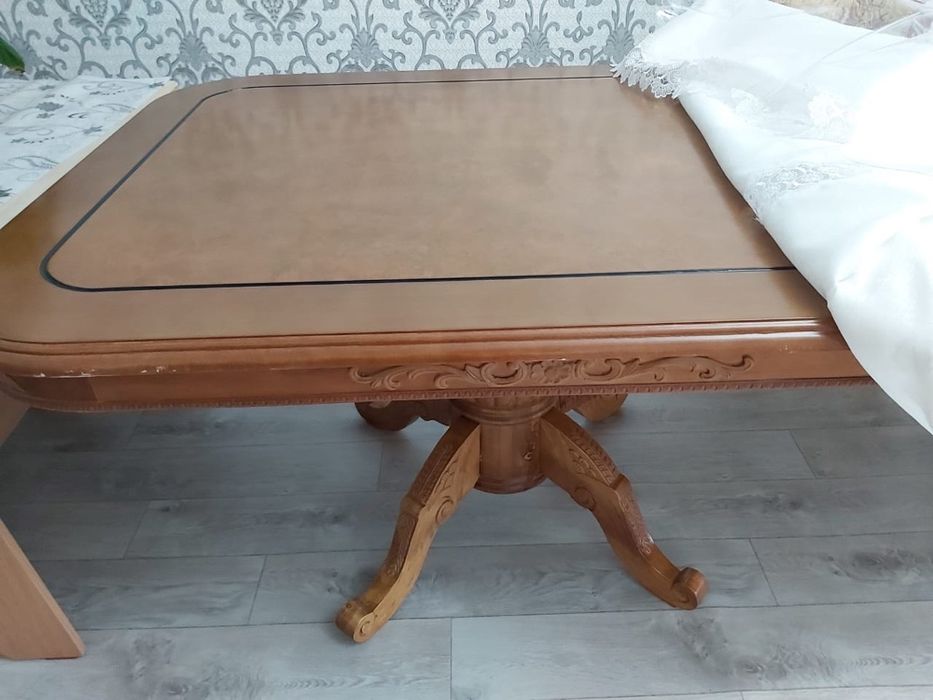 Продам Стол и стулья