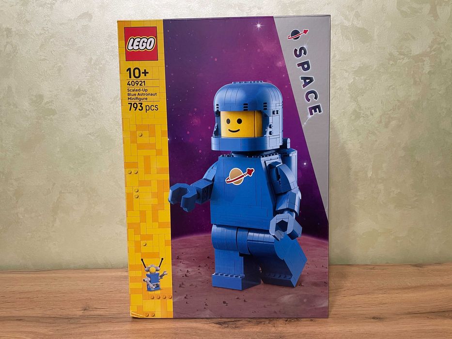 LEGO 40921: Увеличенная минифигурка космонавта (Up-Scaled Minifigure)