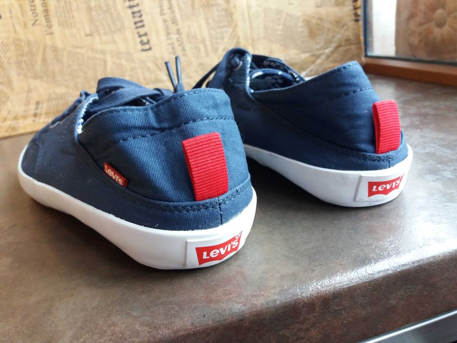 мъжки спортни обувки,гуменки,кецове,маратонки  Levi's ном 41 нови