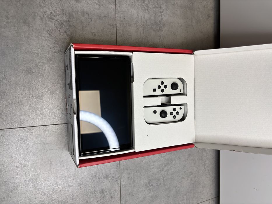 Конзола Nintendo Switch Oled 64gb