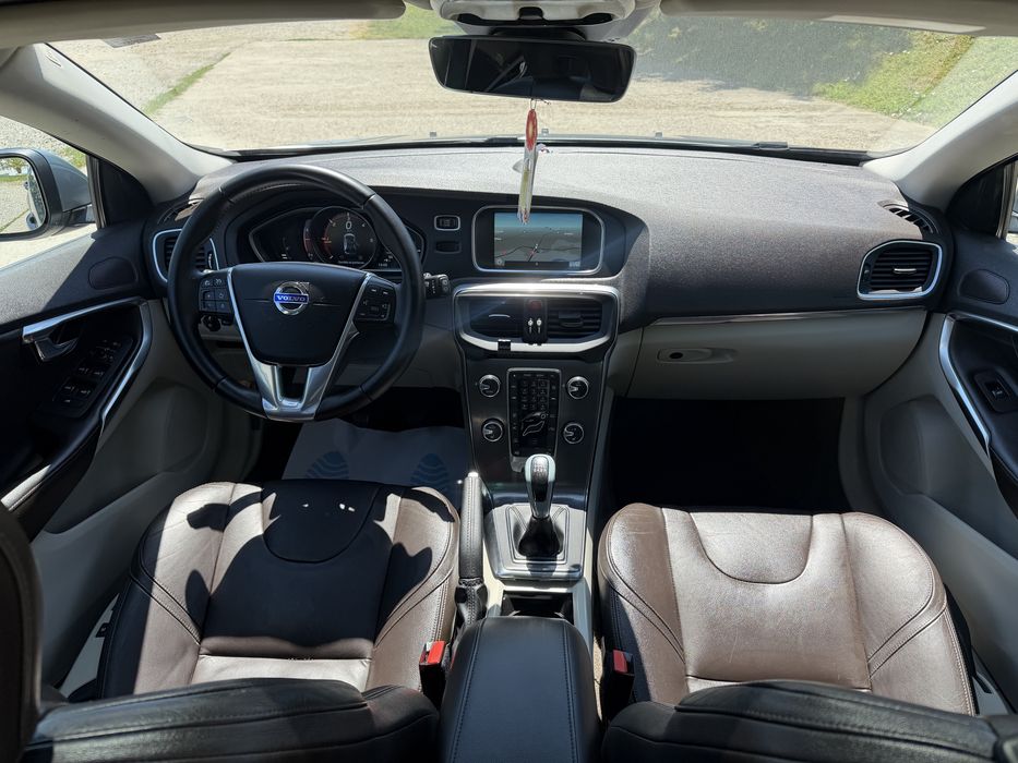 VOLVO V40 2016 — imagine 3