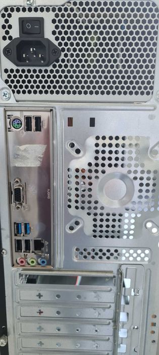 Офис компютър и монитор