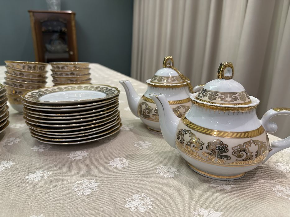 Продается чайно-столовый сервиз на 12 персон