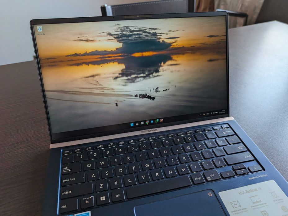 Ultrabook ASUS ZenBook, Intel® Core™ i7-8565U, 14", 8GB RAM, 256GB SSD