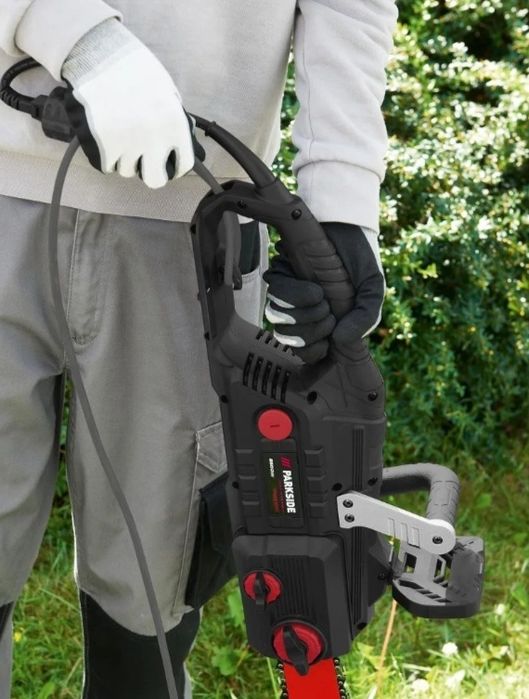 Електрическа верижна резачка Parkside PPEKS 2500 A1, двуръчен предпазен превключвател