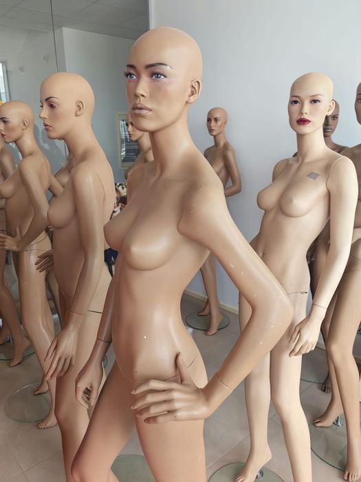 Vând manechine si diverse din fibră de sticla