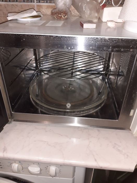 Продаю микроволновую печь