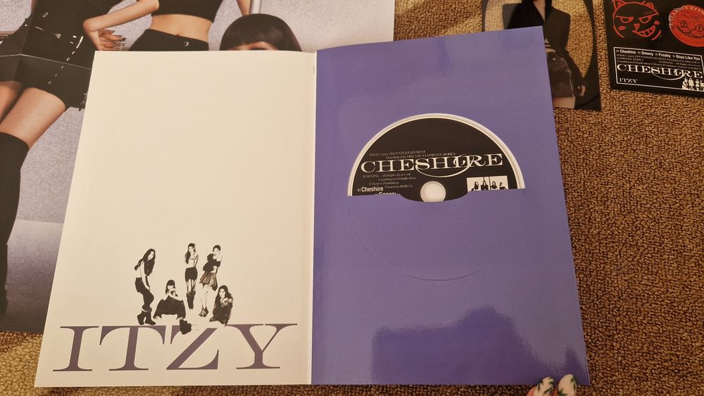 Cheshire - Itzy албум