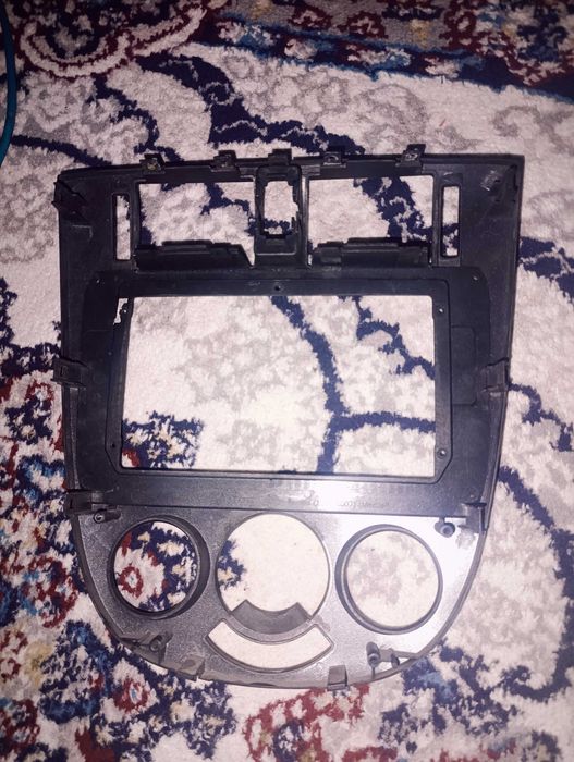 Lasetti i Gentra manitor ramka.