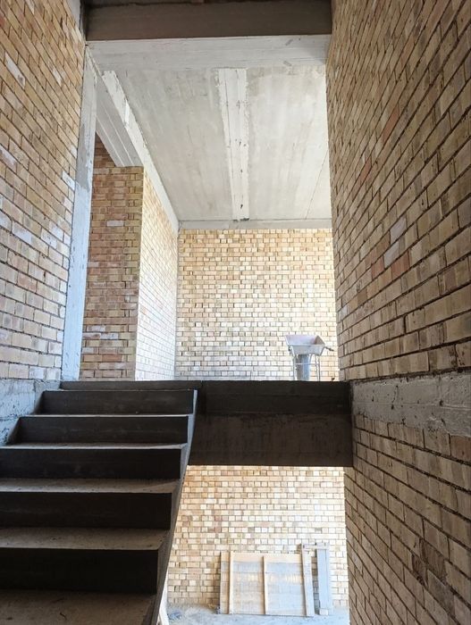 Сергели 4-бекат дом коробка 3-этажный 2-сотки 7-комнат.