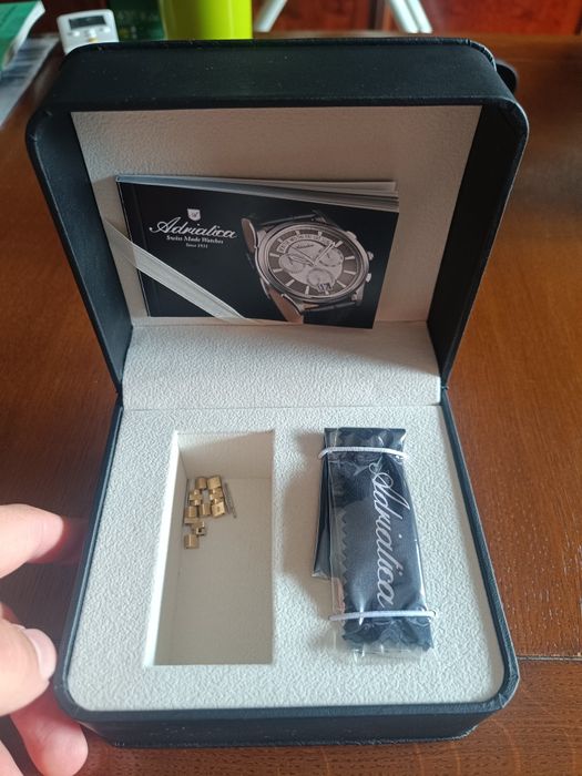 Часовници INVICTA PRO DIVER AUTOMATIC 8926 и Adriatica A1299.1111Q