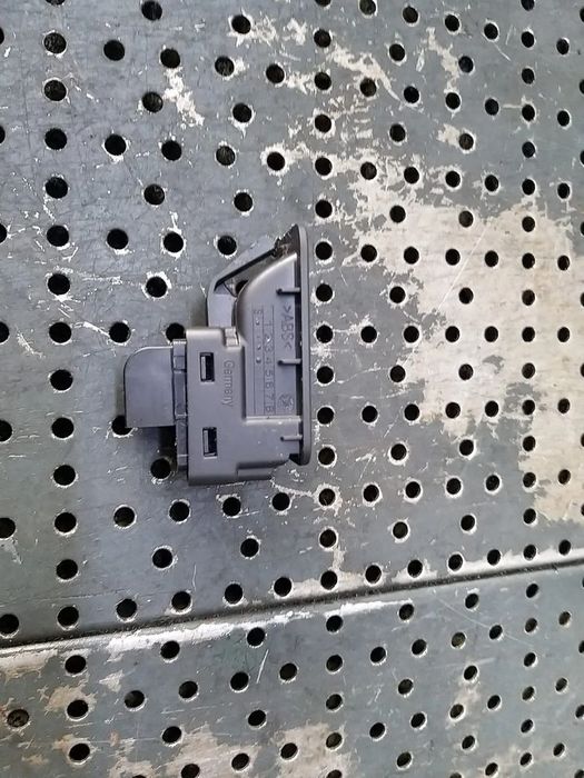 Buton deschidere portbagaj audi a6 c8 4k 4k0959831 4k0959829