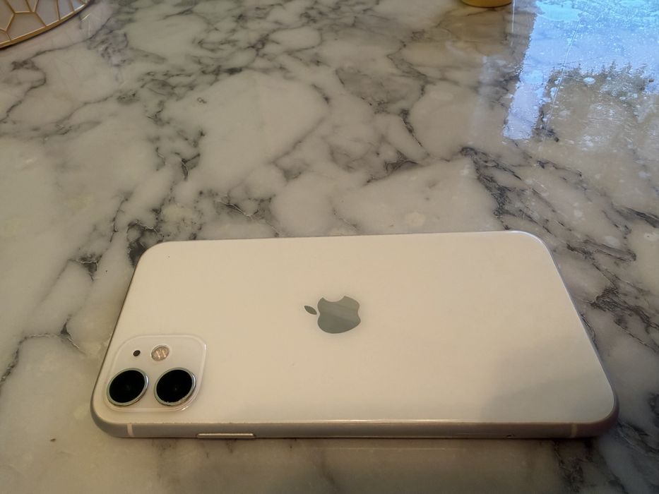 IPHONE 11, батарея 77%
