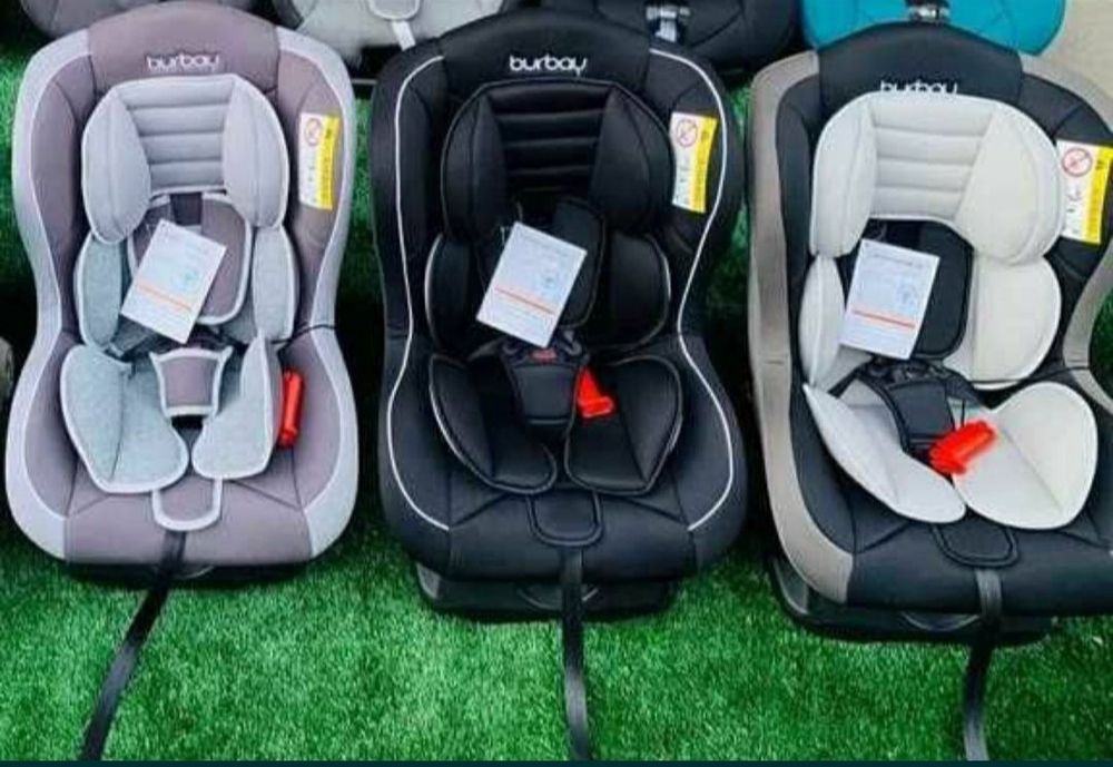 Даставка бесплатная. Автокресло обьединяющее четыре возрастные группы