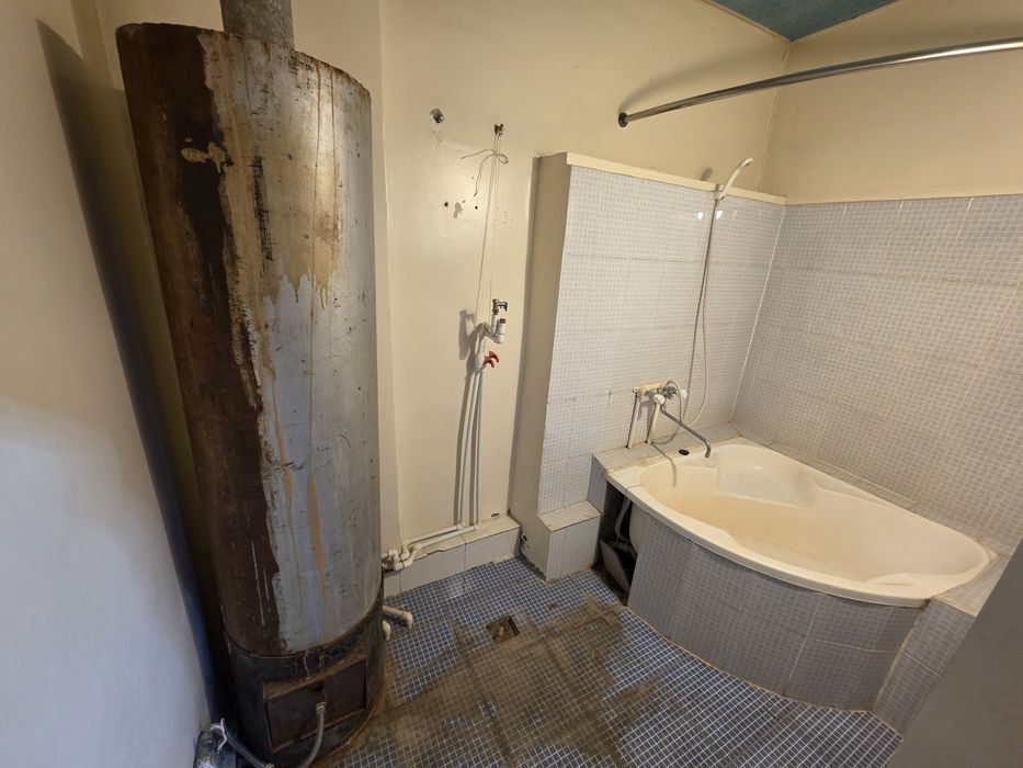 Аэропорт вайида 2 су'тик ховли сотилади.