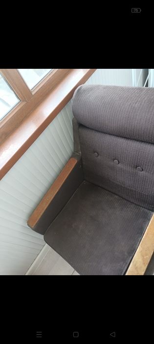 Тегін диван кресломен