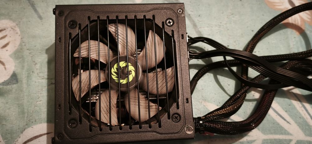 Блок питания для компьютера 600 ВАТ