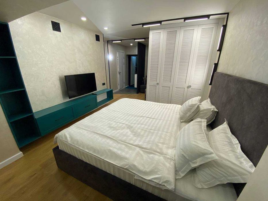 срочно Аренда квартира на Айбек метро 2 ком евро-ремонт никто не жил