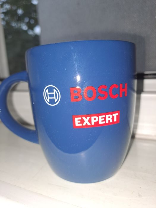 Geaca Bosch noua marimea  XL + cadou bluza XL + cadou cana Bosch