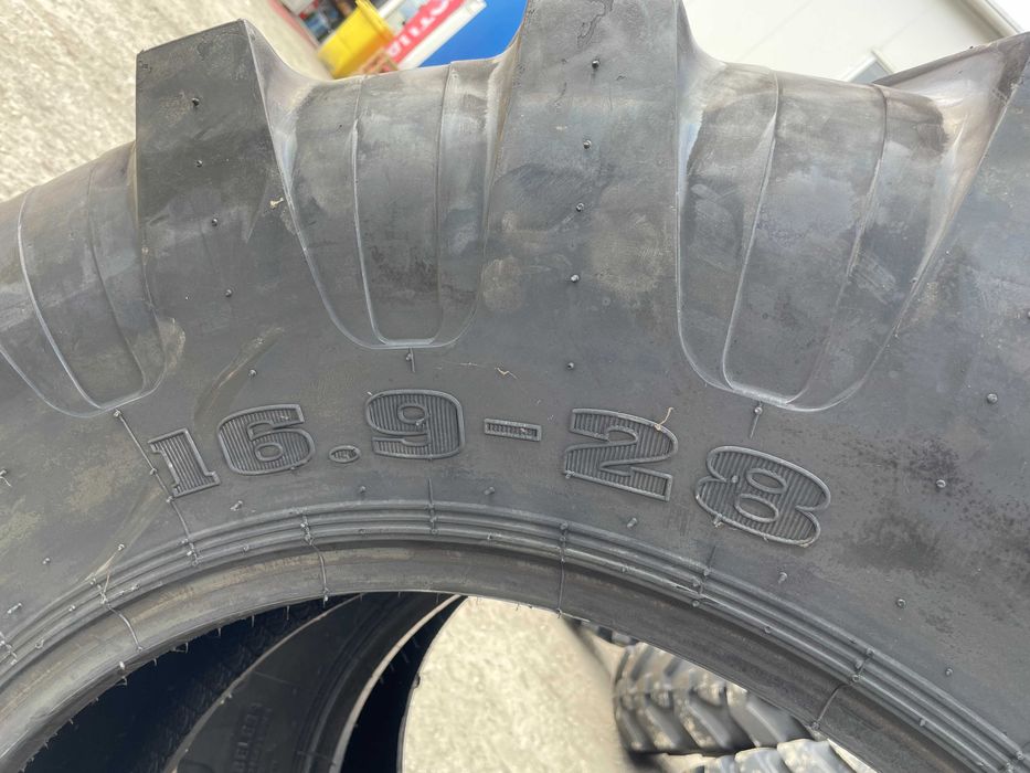 Cauciucuri noi 16.9-28 cu 12 pliuri marca ROADMILE pentru buldo spate