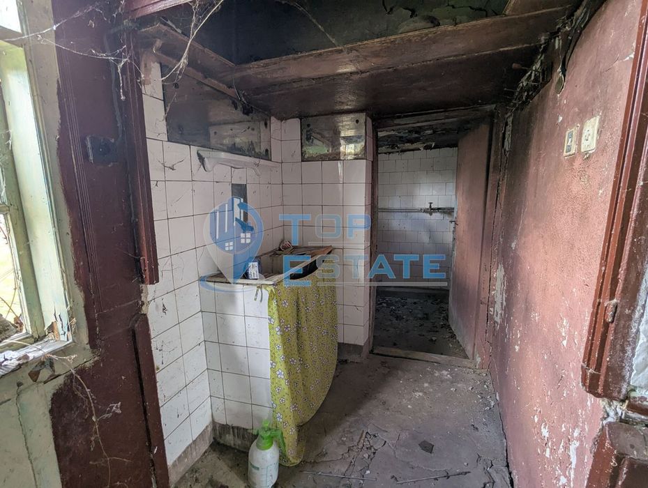 Къща с голям двор и кладенец в село Благоево, област Велико Търново