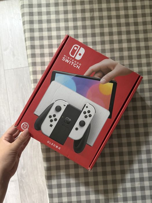 Nintendo Switch OLED (белого цвета)