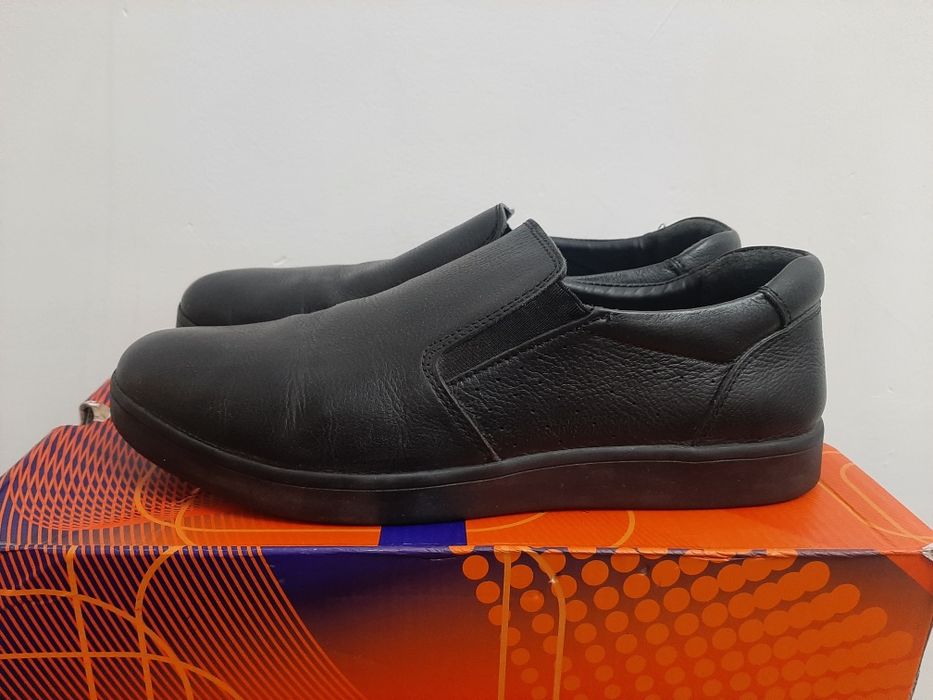 Продам мужскую обувь