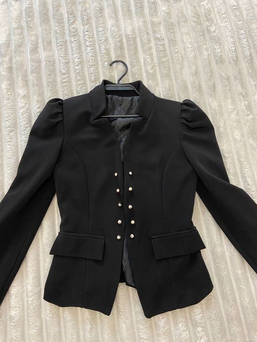 Сака и дънкова риза