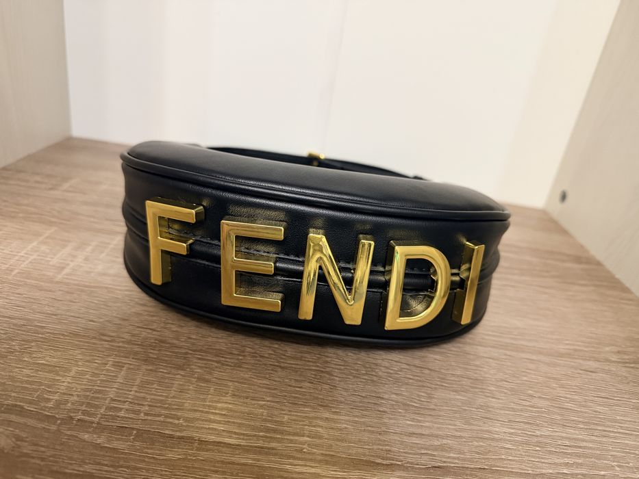 Сумка Fendi (модель Hobo) с двумя ремнями
