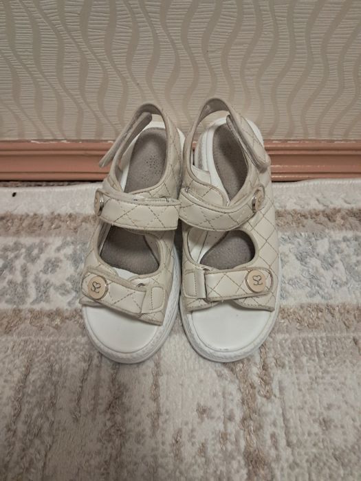 Босоножки на девочку 8-10 лет