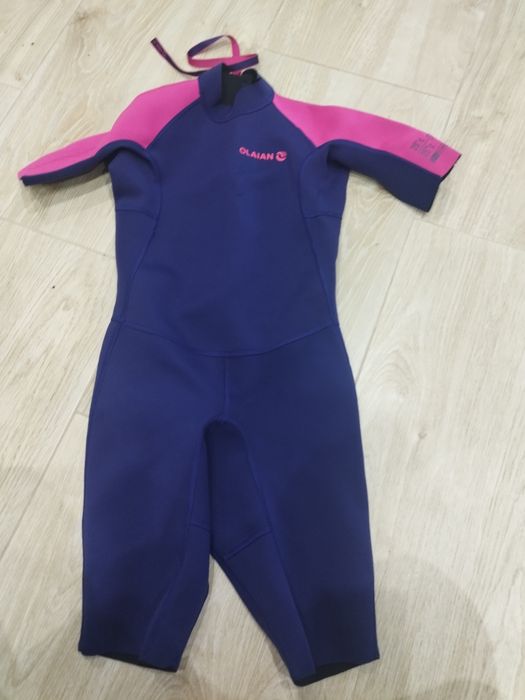 Неопрен за момиче OLAIAN два размера 6г. и за 8г.