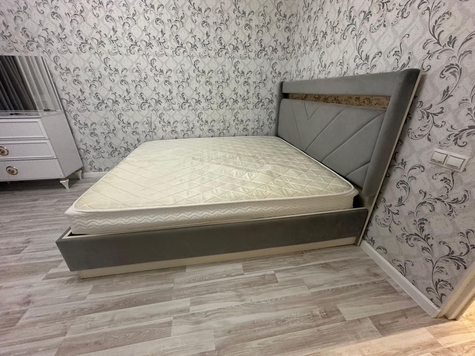 Двух спальная кровать