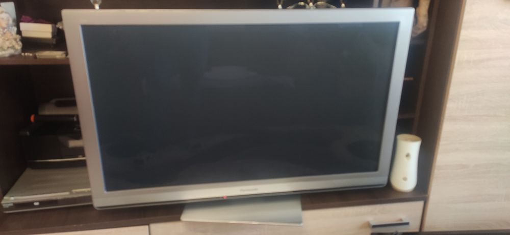 PANASONIC TX-P42GW30S
Format / Standard:TV HD 1080p : Intrare digitală HDCP + 16:9 + YUV + 1920x1080 + 1080p 50/60/24Hz + tuner MPEG4 HD.
Notă: anteri