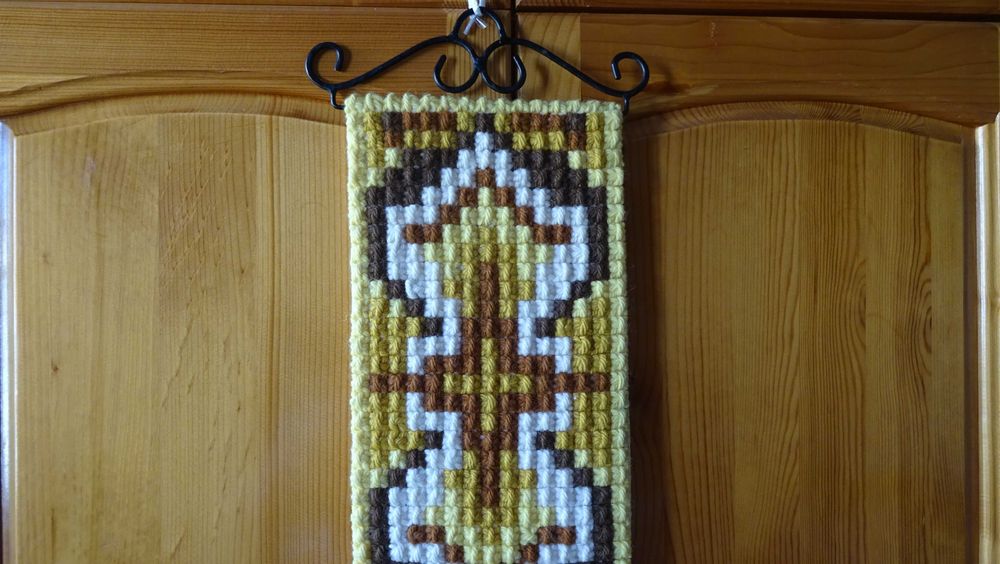 Пана декорация, ръчна изработка от вълнени конци и орнаменти