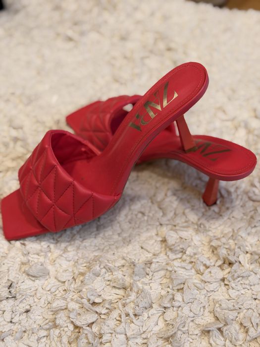 Чехли Зара червени и Philipp Plein