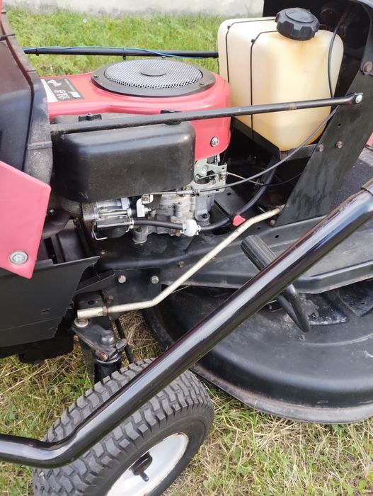 Tractoras tuns iarba MTD