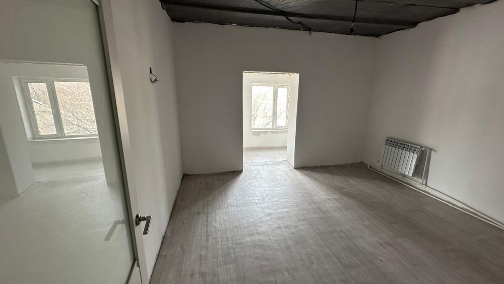 Продам два дома на одном участке,