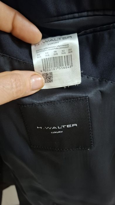 Продаются мужские костюмы