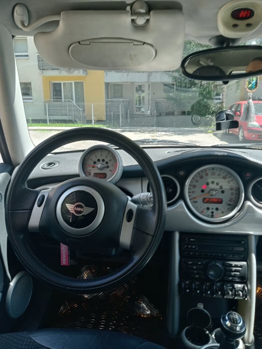 Vand mini cooper an 2002. Motor 1.6 benzina . Km 230.000 singur proprietar